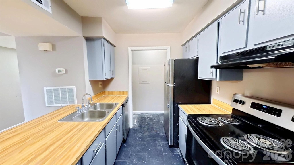 11139 Harrowfield Road - Photo 3