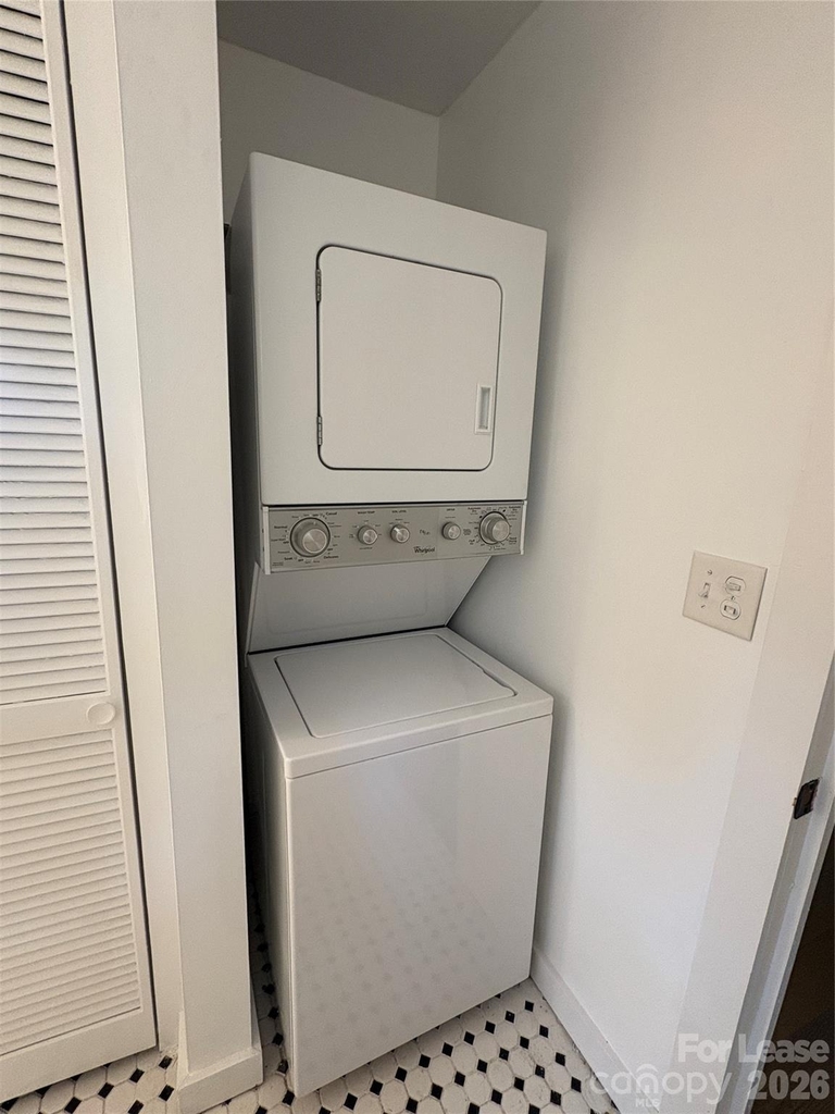 495 Armstrong Avenue - Photo 9