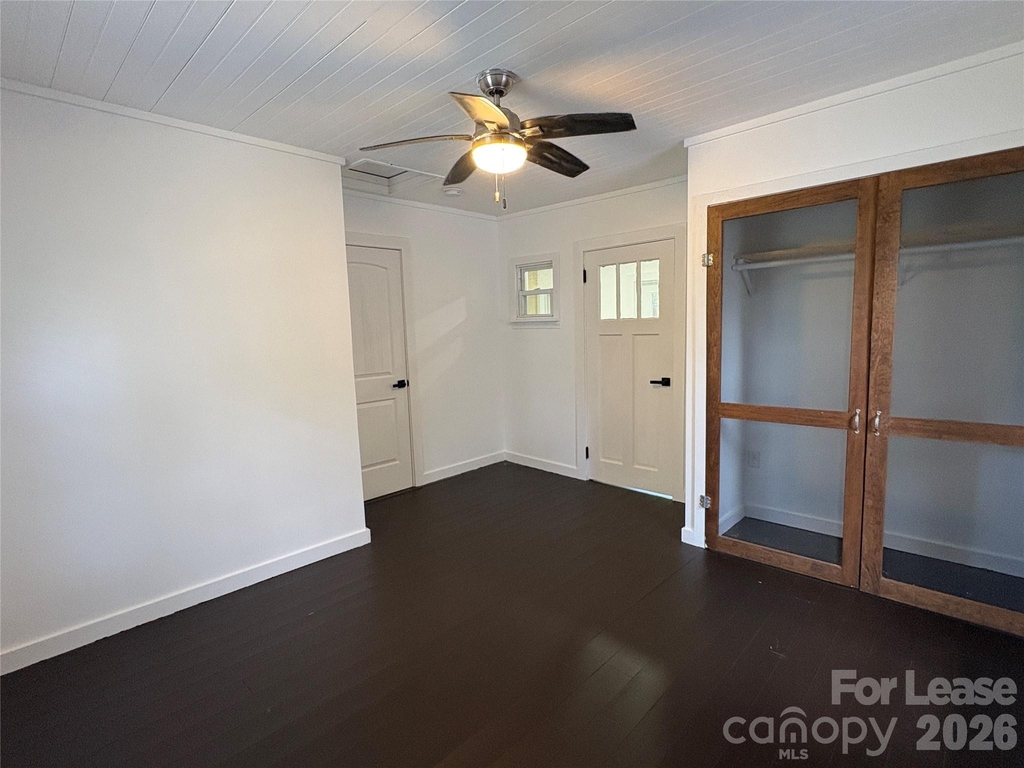 495 Armstrong Avenue - Photo 5