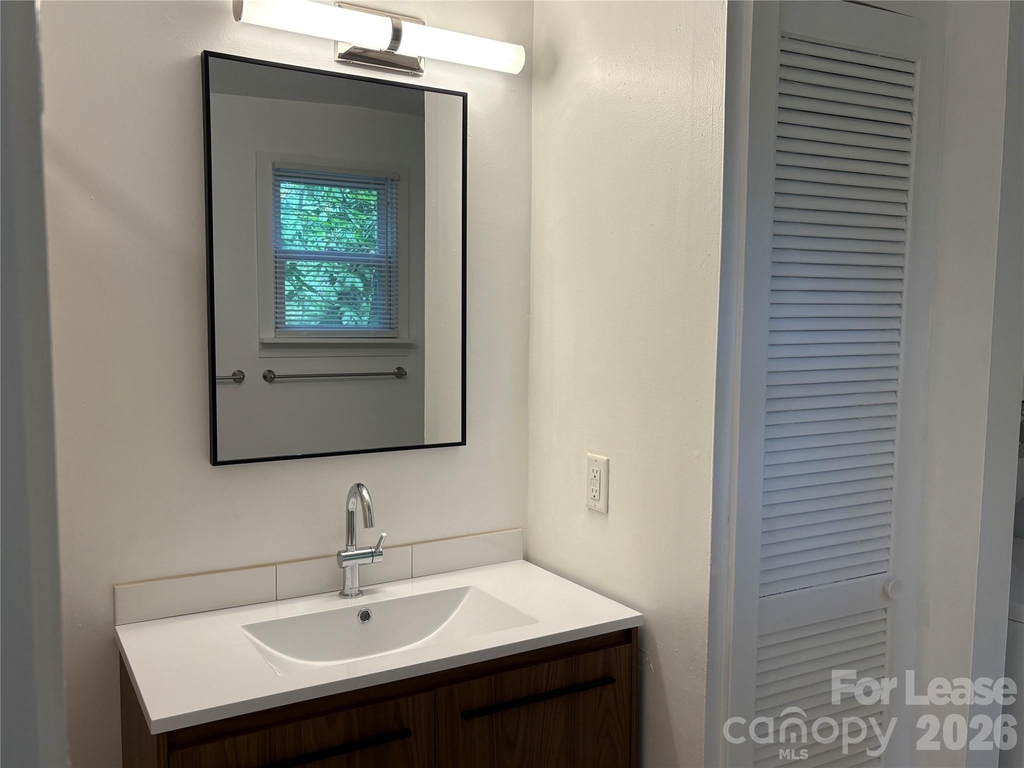 495 Armstrong Avenue - Photo 8