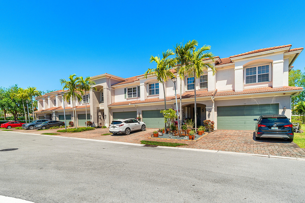 81 Nottingham Place - Photo 1
