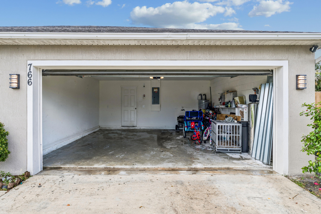 766 Se Academy Lane - Photo 3