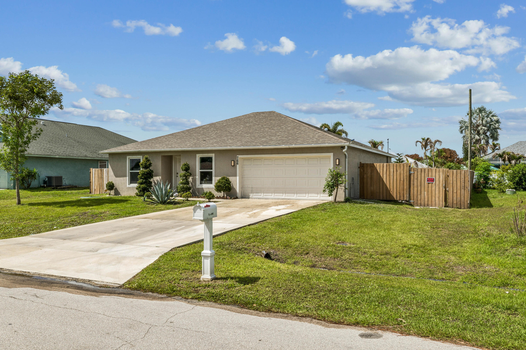 766 Se Academy Lane - Photo 1