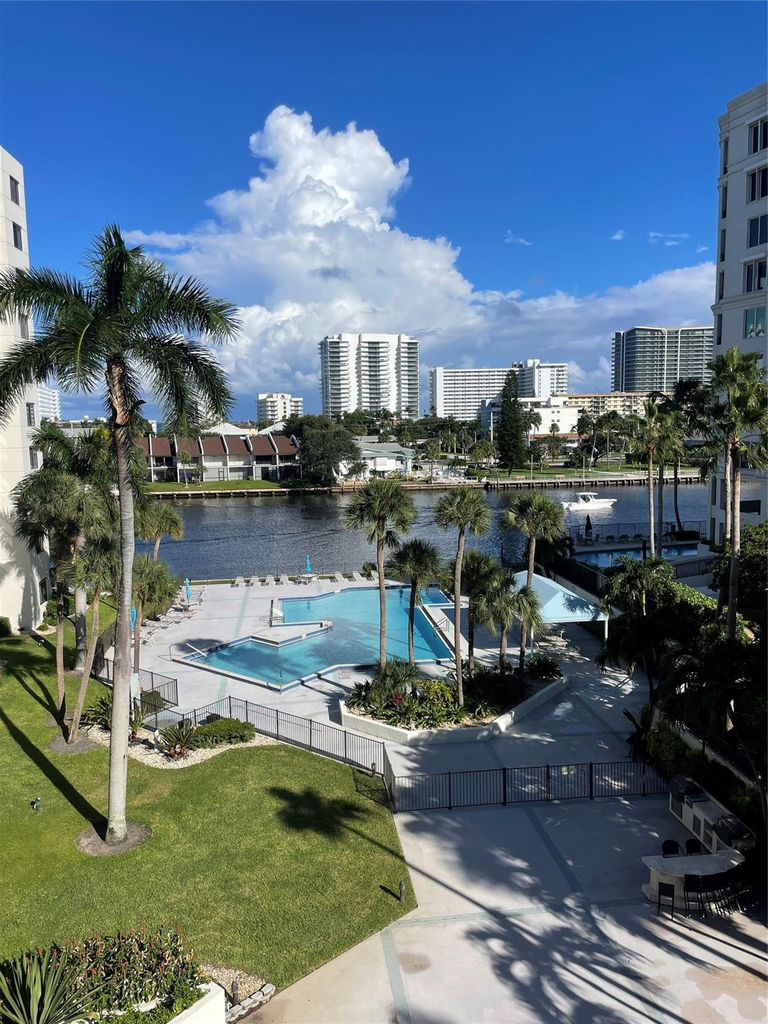 2900 Ne 14th Street Causeway - Photo 1