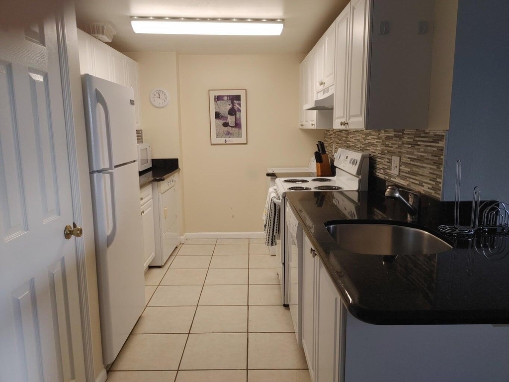 2100 Greenview Shores Boulevard - Photo 8