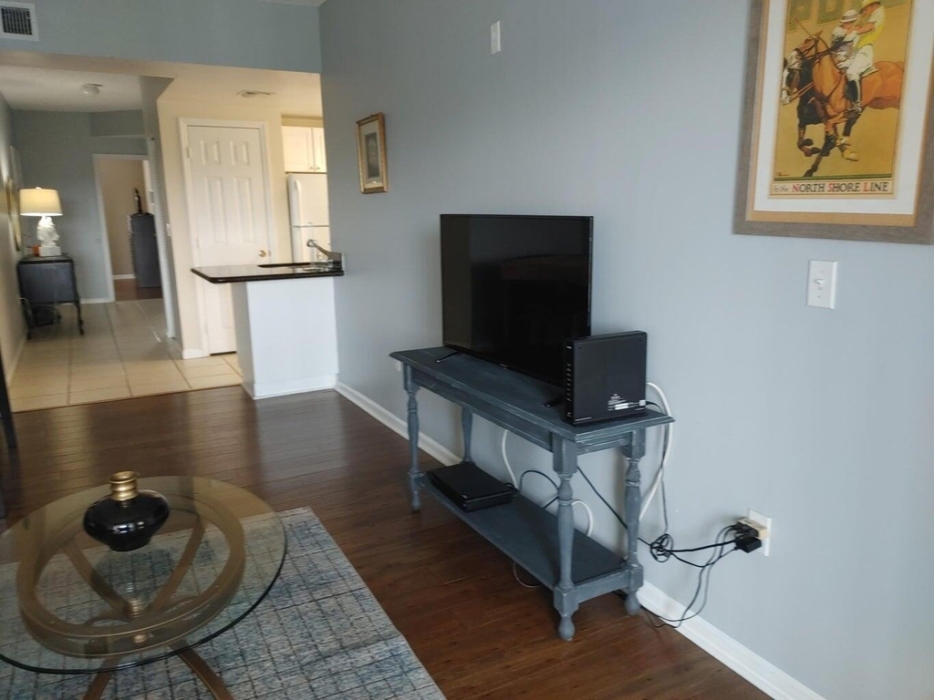 2100 Greenview Shores Boulevard - Photo 5