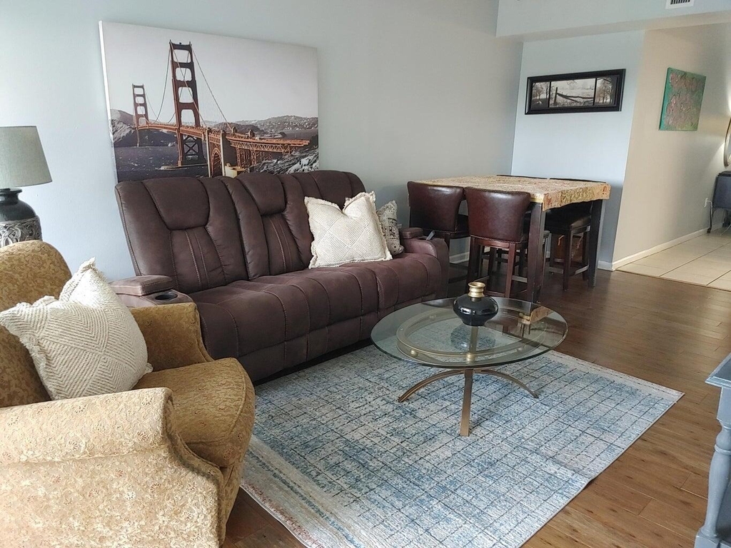 2100 Greenview Shores Boulevard - Photo 3