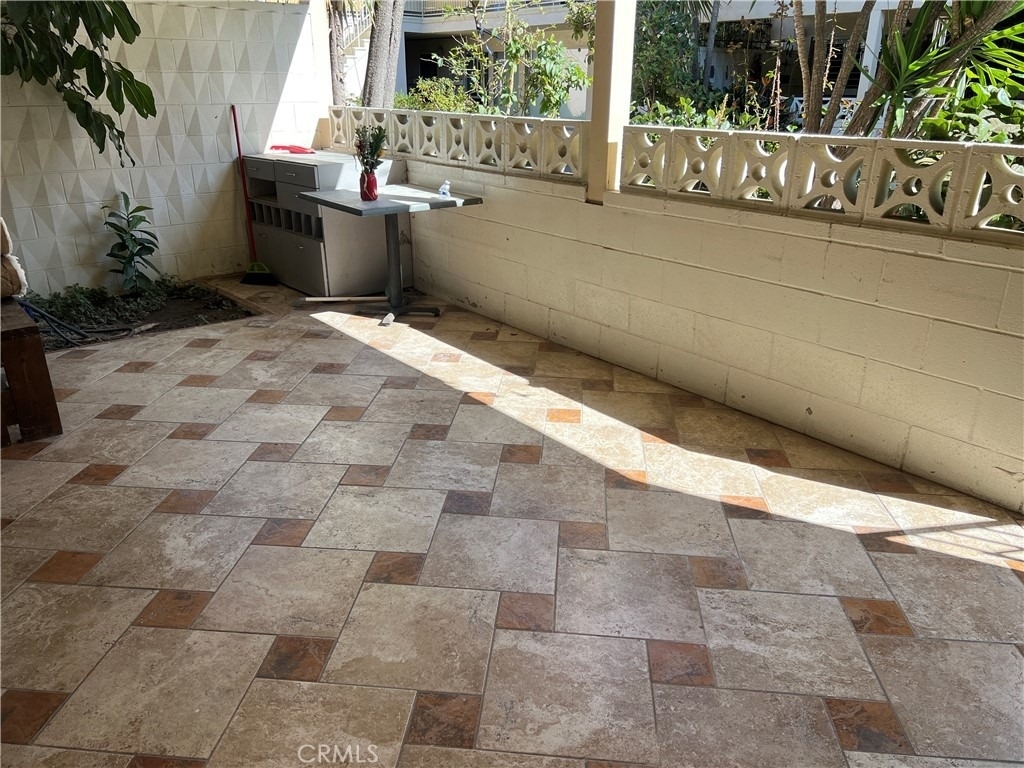 471 West Duarte Rd - Photo 1