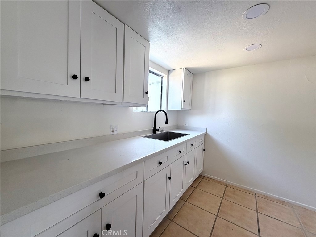 122 S Mayflower Avenue - Photo 3