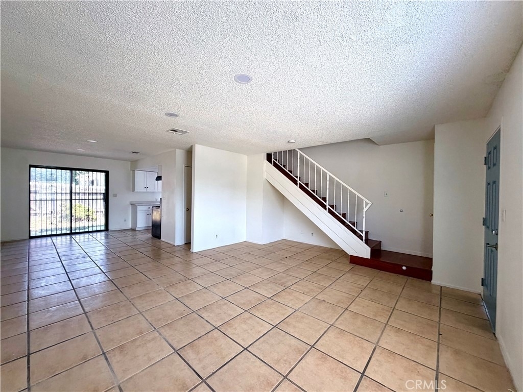 122 S Mayflower Avenue - Photo 0