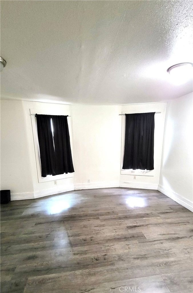 409 W 17th - Photo 2