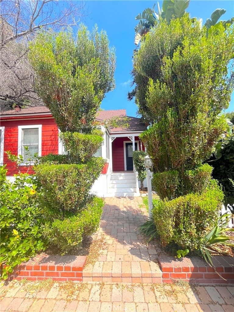 703 Manzanita Avenue - Photo 2