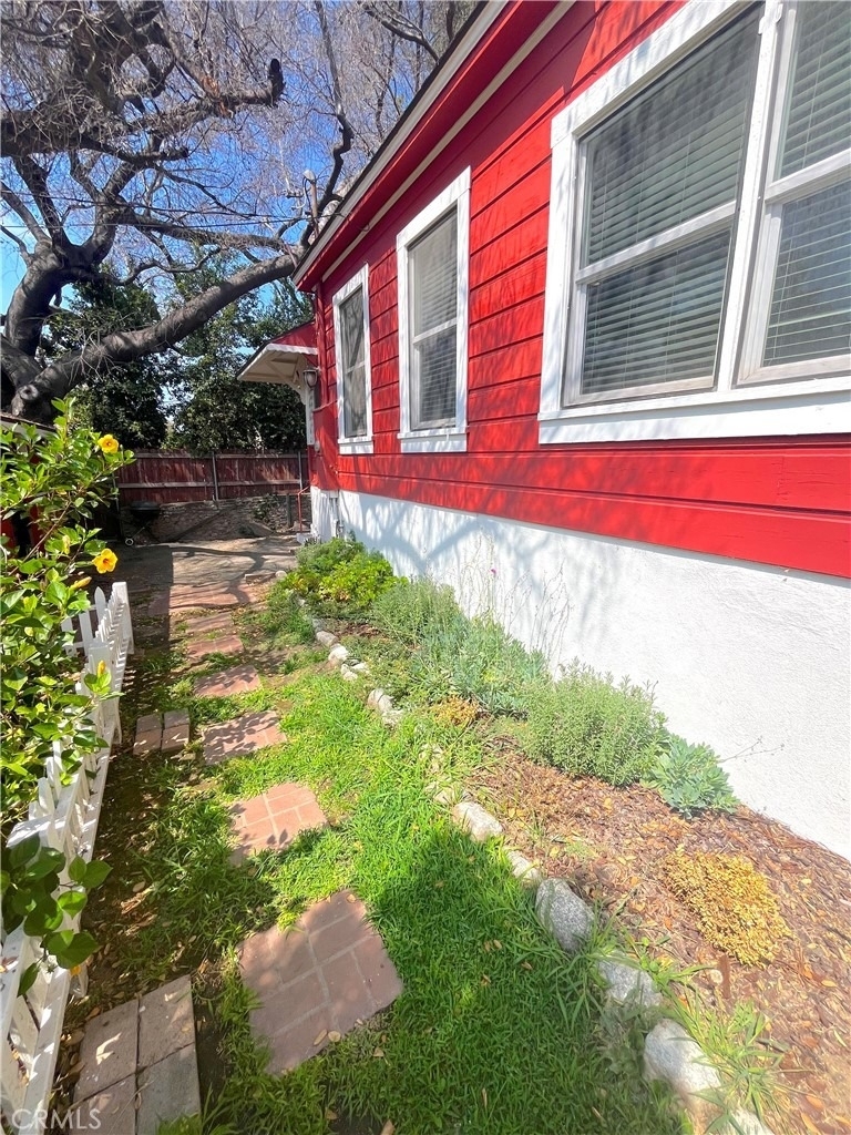 703 Manzanita Avenue - Photo 8