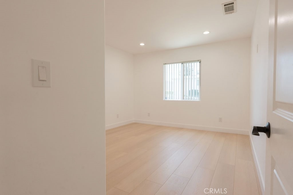 14605 Wyandotte - Photo 18