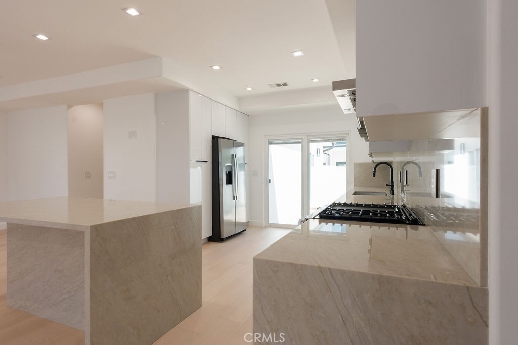 14605 Wyandotte - Photo 9