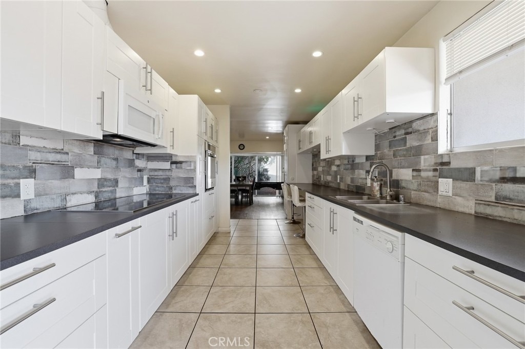 6732 Wooster Avenue - Photo 9