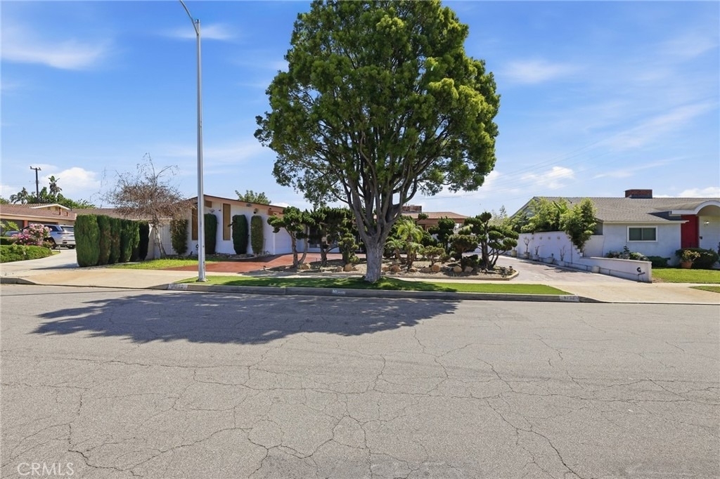 6732 Wooster Avenue - Photo 39