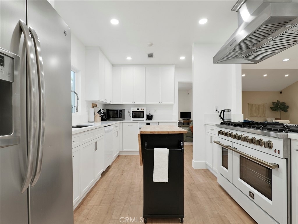 10018 Cozycroft Avenue - Photo 4