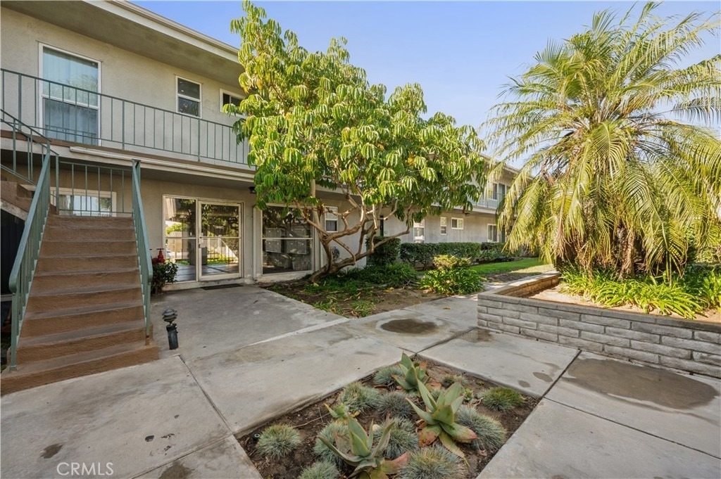 3649 Emerald Street - Photo 3