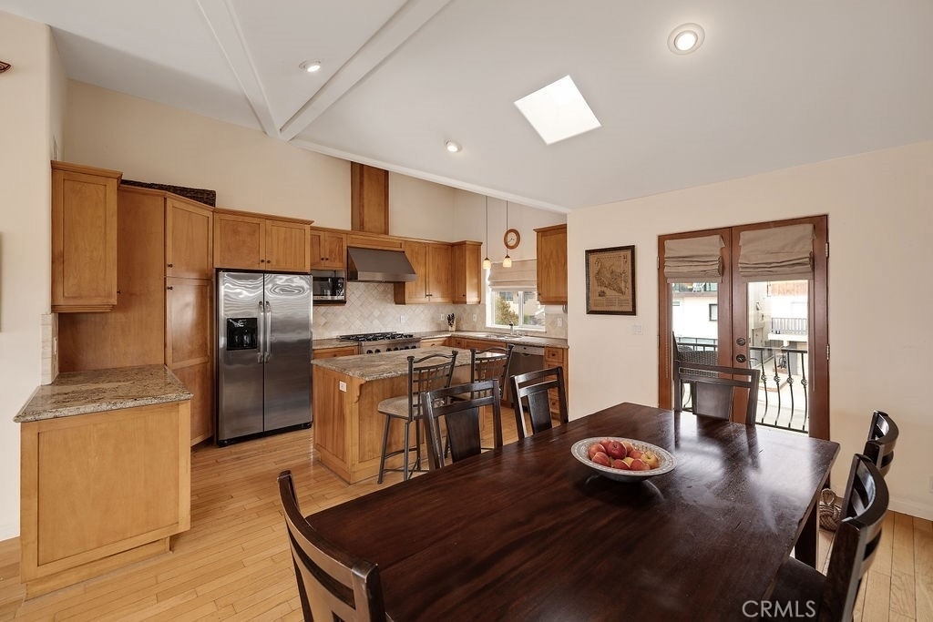 817 Monterey Boulevard - Photo 3