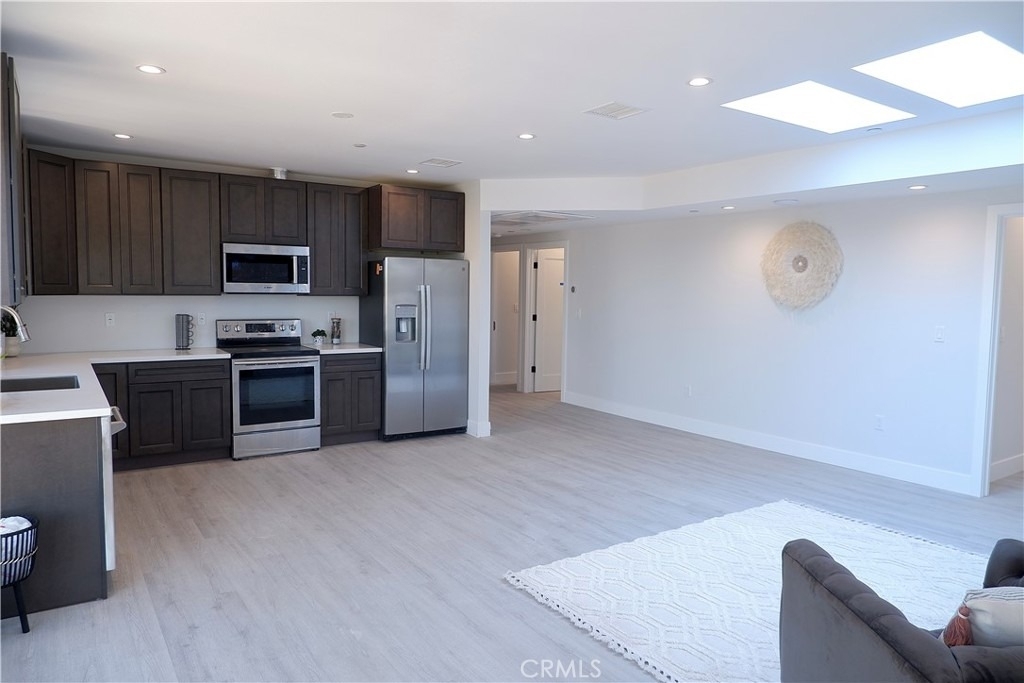 1410 W 37th Place - Photo 5