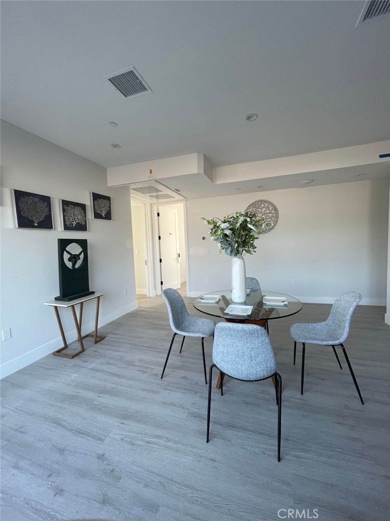 1410 W 37th Place - Photo 4