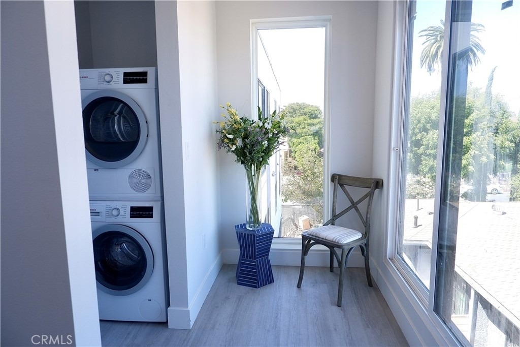 1410 W 37th Place - Photo 3