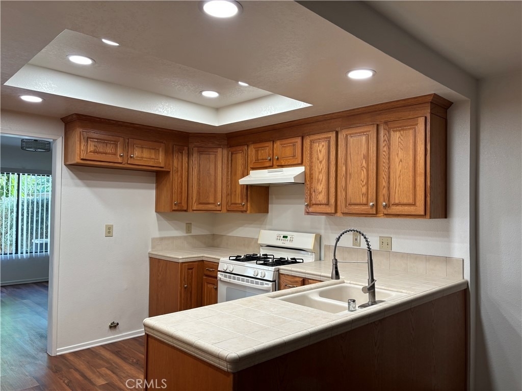 2412 Ramada Plaza - Photo 5