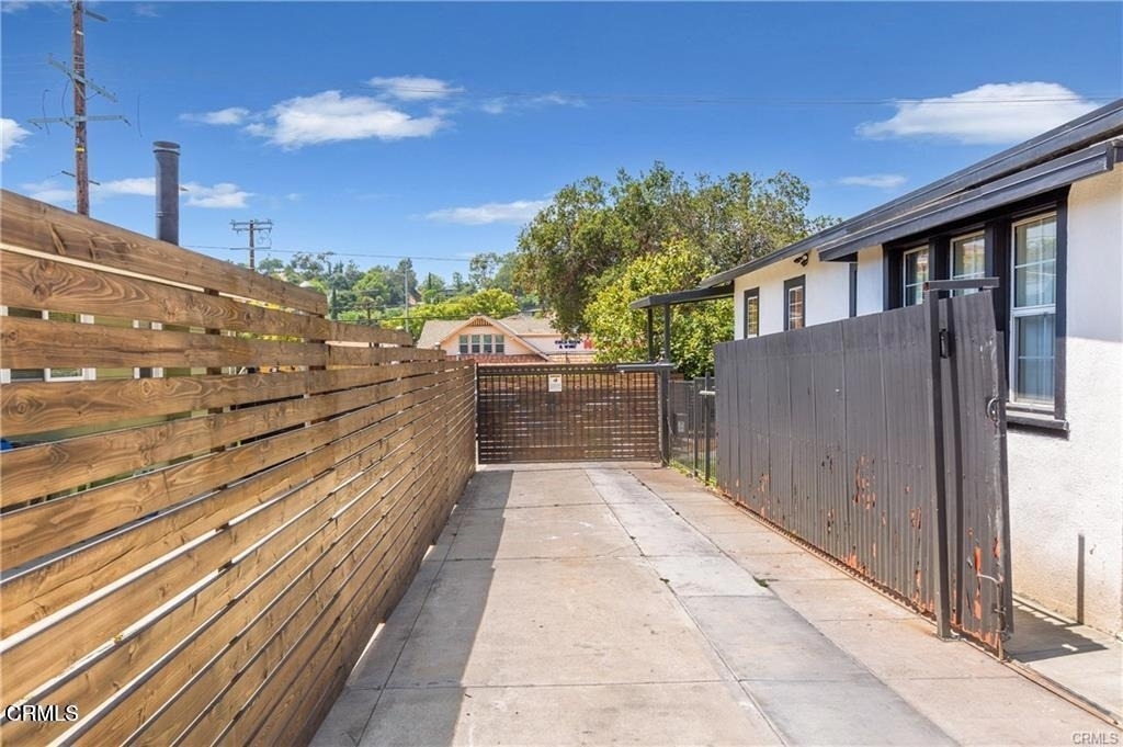 6854 N Figueroa Street - Photo 2