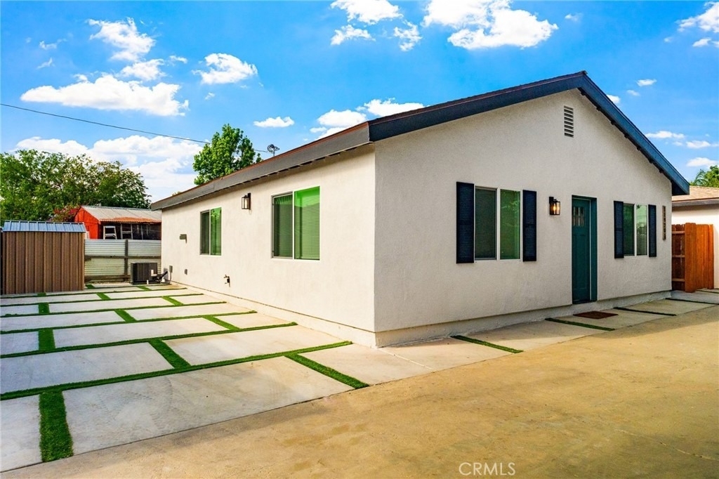 11920 Laurel - Photo 0