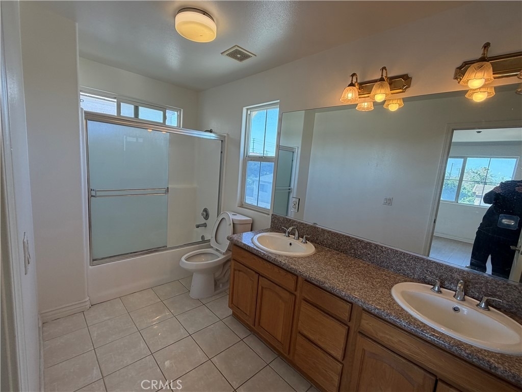 1927 Strathmore Avenue - Photo 17