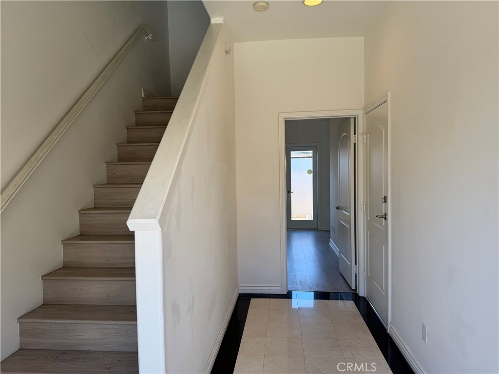 1927 Strathmore Avenue - Photo 2