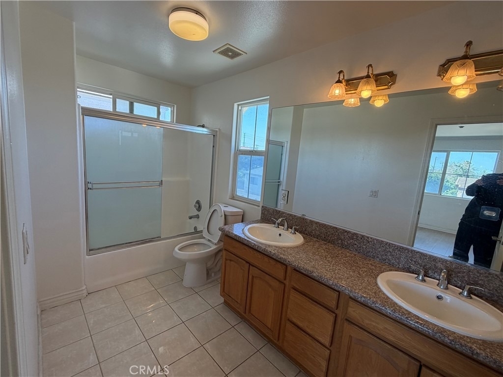 1927 Strathmore Avenue - Photo 15
