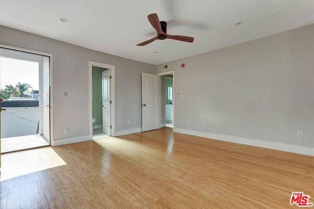 5726 Woodman Avenue - Photo 27