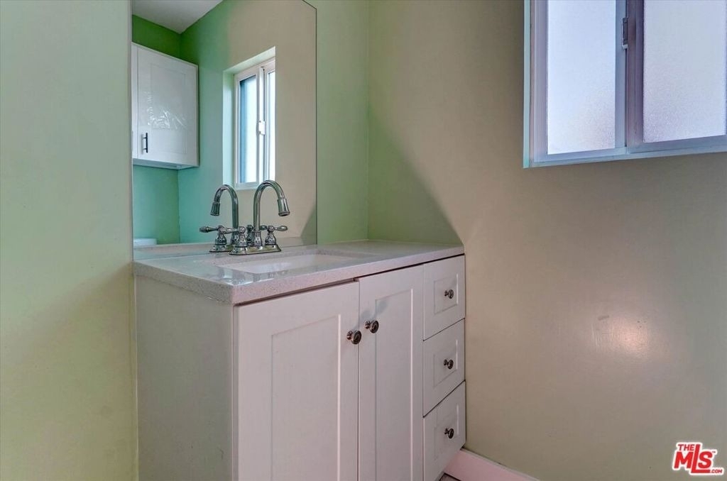 5726 Woodman Avenue - Photo 29