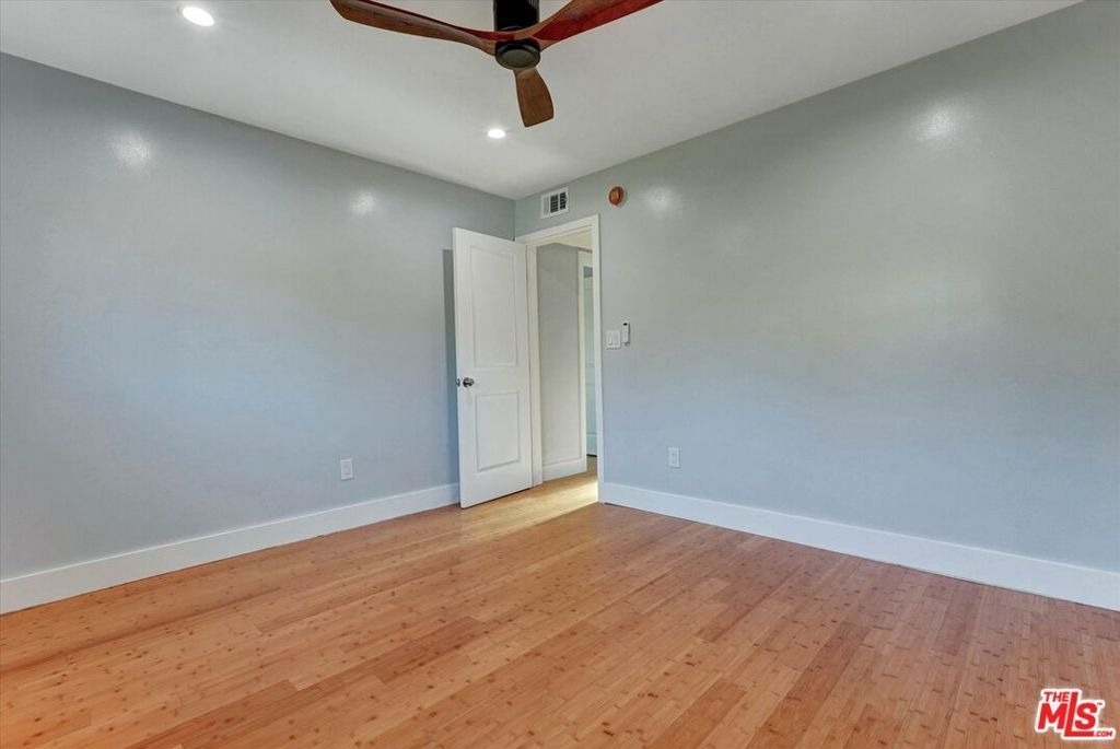 5726 Woodman Avenue - Photo 22