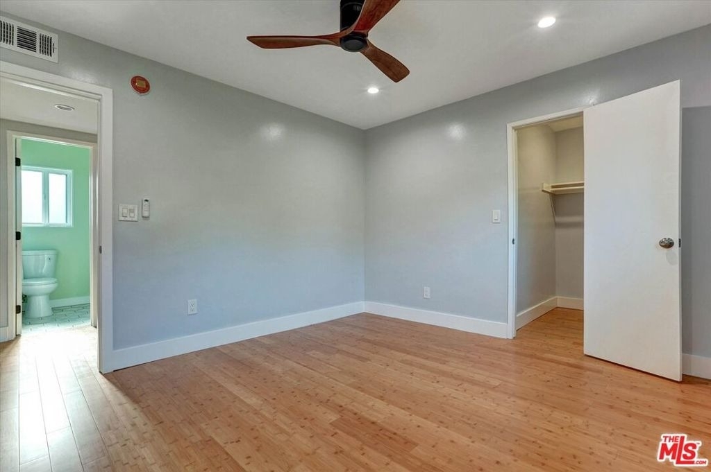 5726 Woodman Avenue - Photo 21