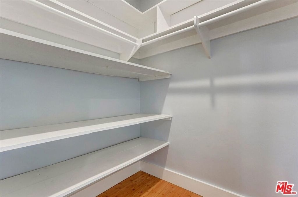 5726 Woodman Avenue - Photo 16