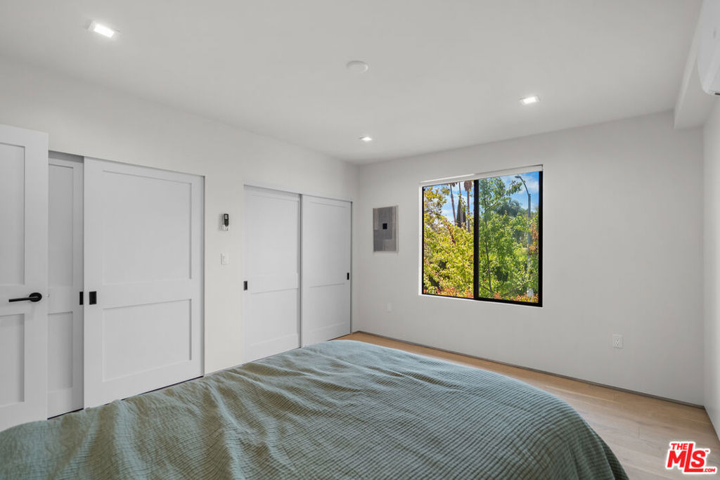 838 N Mansfield Avenue - Photo 23