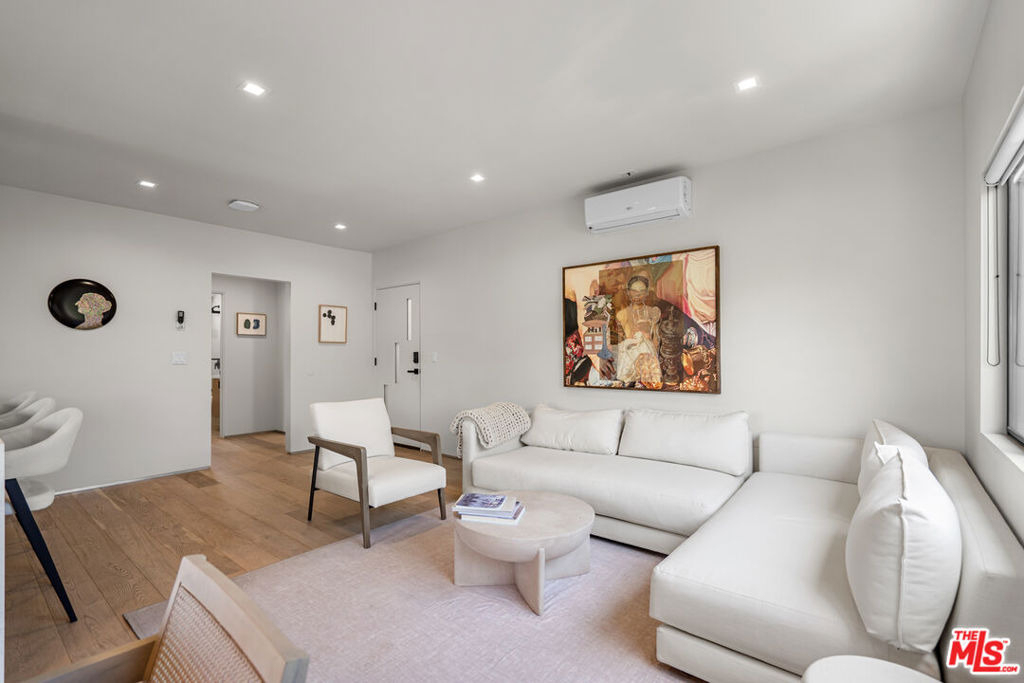 838 N Mansfield Avenue - Photo 4
