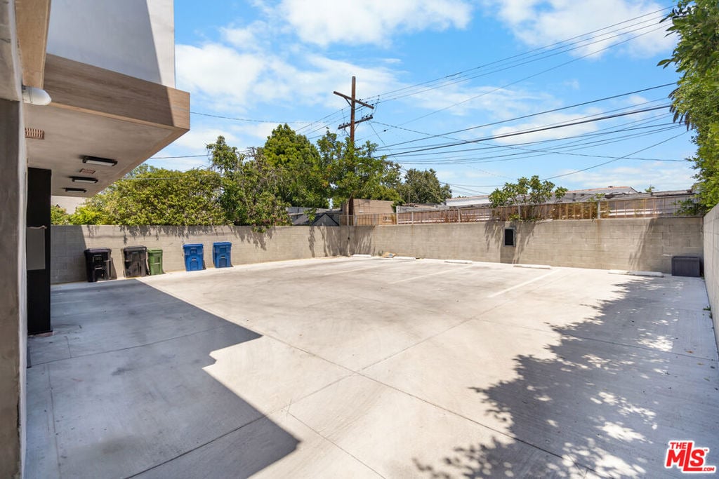 838 N Mansfield Avenue - Photo 3