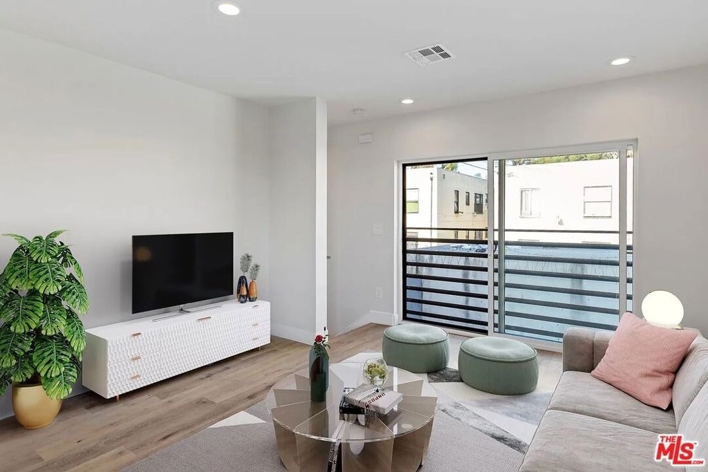 1724 Menlo Avenue - Photo 2