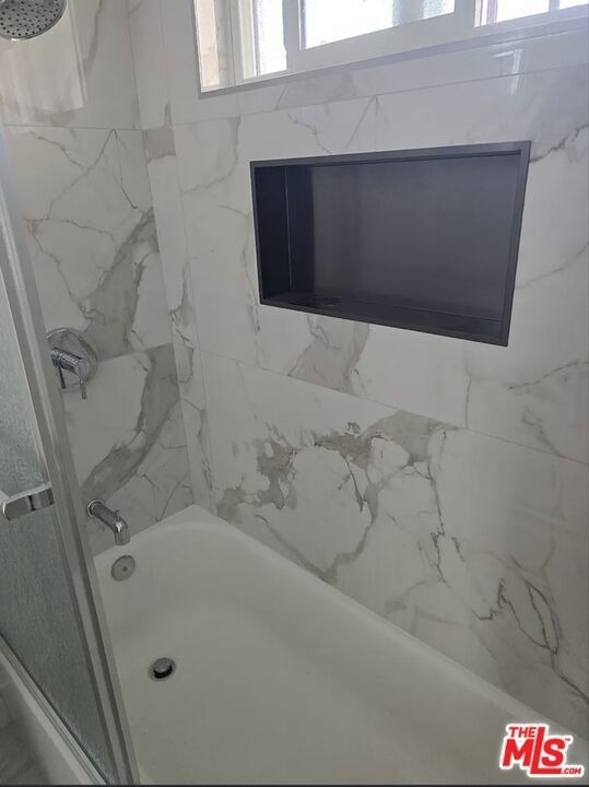 1028 N Ardmore Avenue - Photo 3