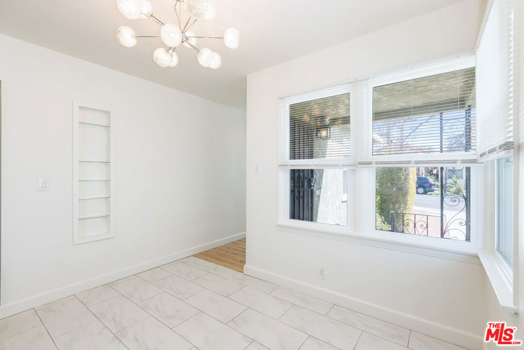 1561 Hazelwood Avenue - Photo 4