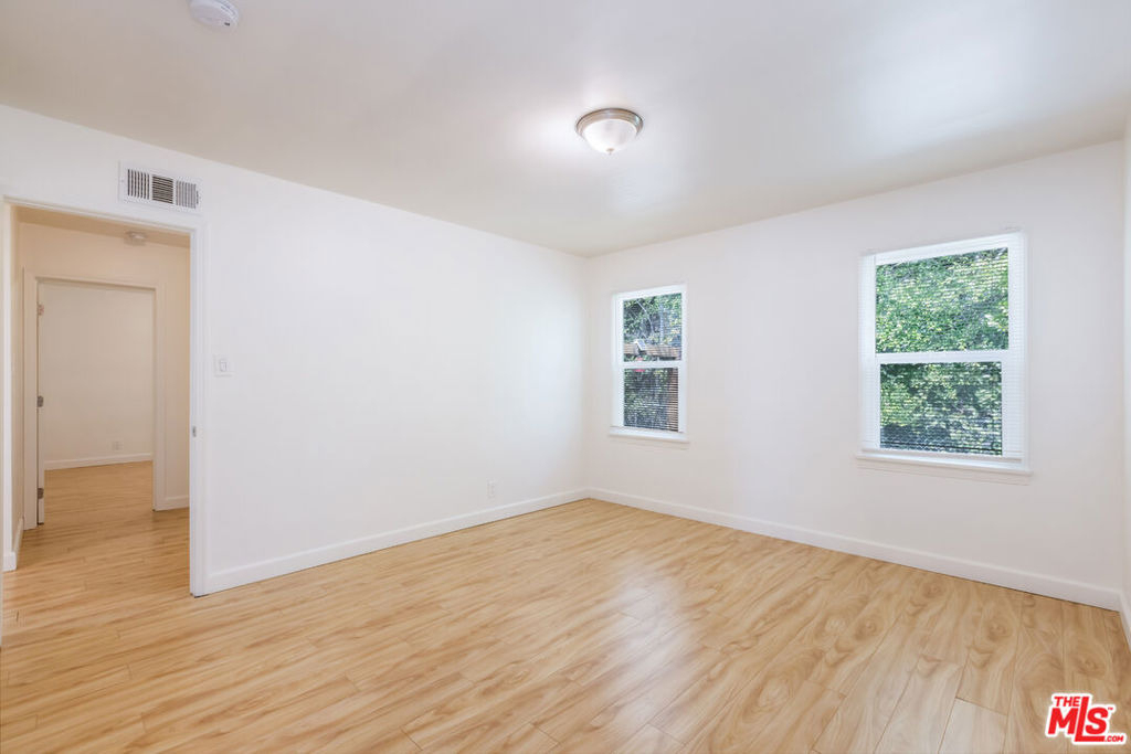 1561 Hazelwood Avenue - Photo 7