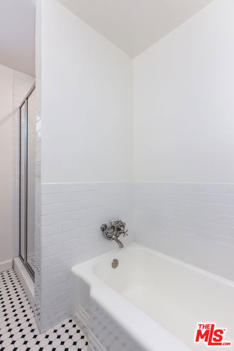 1561 Hazelwood Avenue - Photo 12