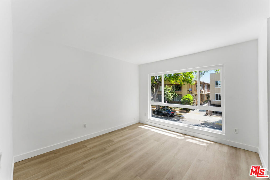 929 N Stanley Avenue - Photo 11
