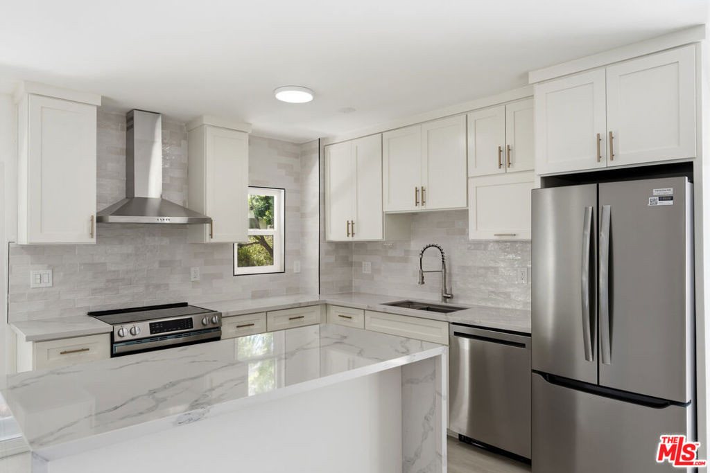 929 N Stanley Avenue - Photo 8