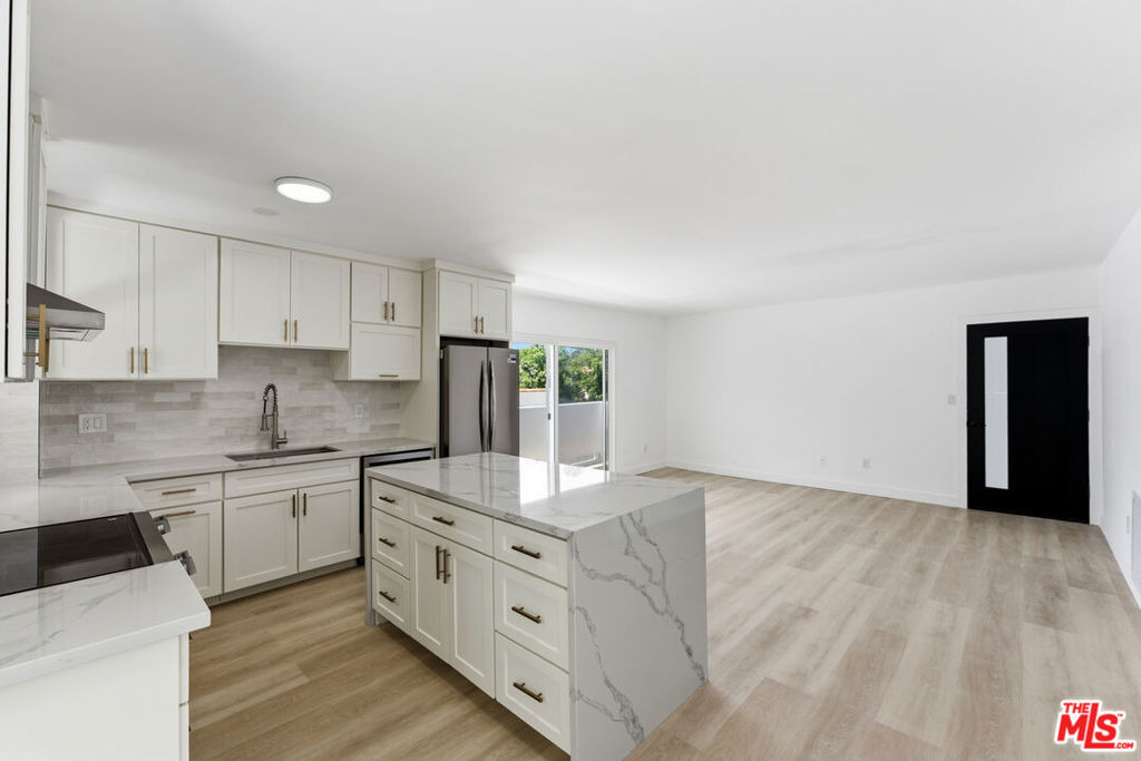 929 N Stanley Avenue - Photo 1