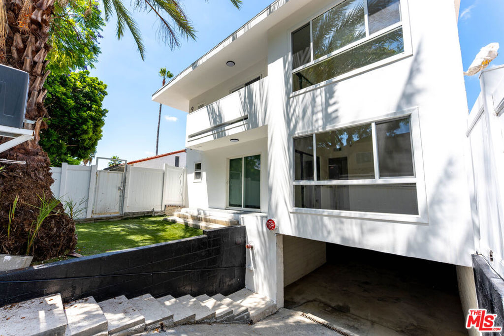 929 N Stanley Avenue - Photo 18
